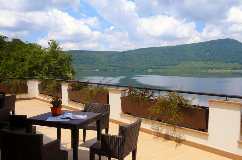 Relais Sans Soucis & Spa Ronciglione  Exteriör bild